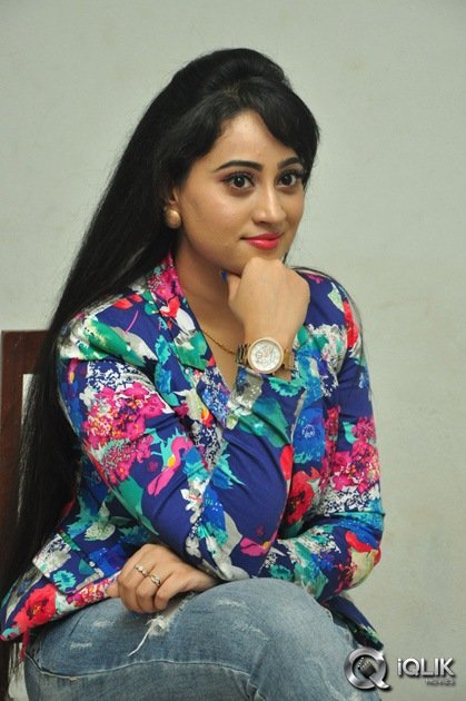 Anchor-Ashwini-At-Iddaram-Movie-Audio-Launch